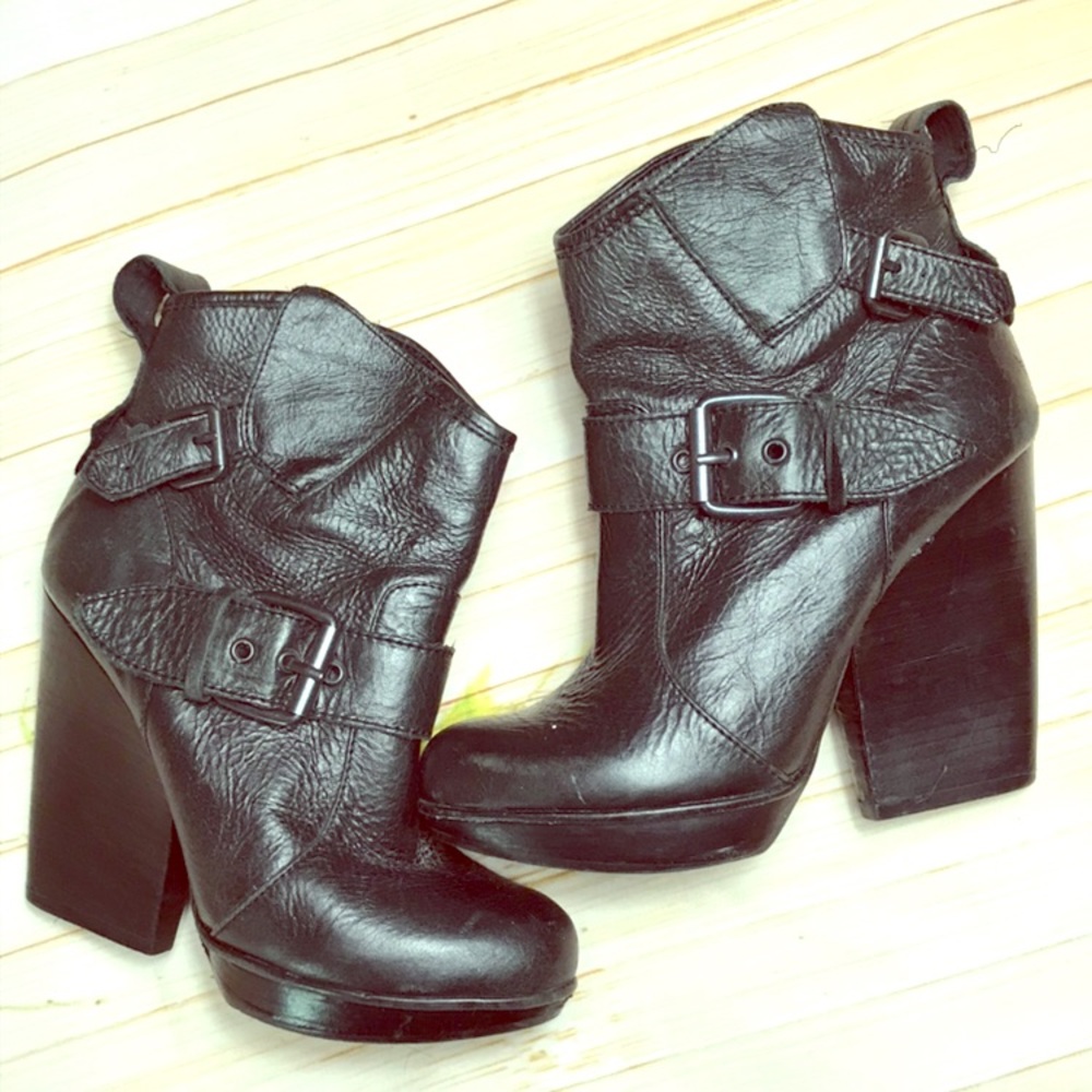 BLACK BOOTIES DOLCE VITA size 6